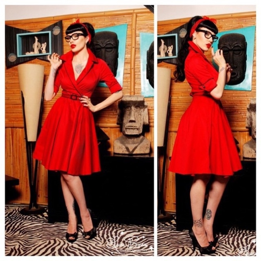Deadly Dames Haunted Housewives dress used w/ belt
